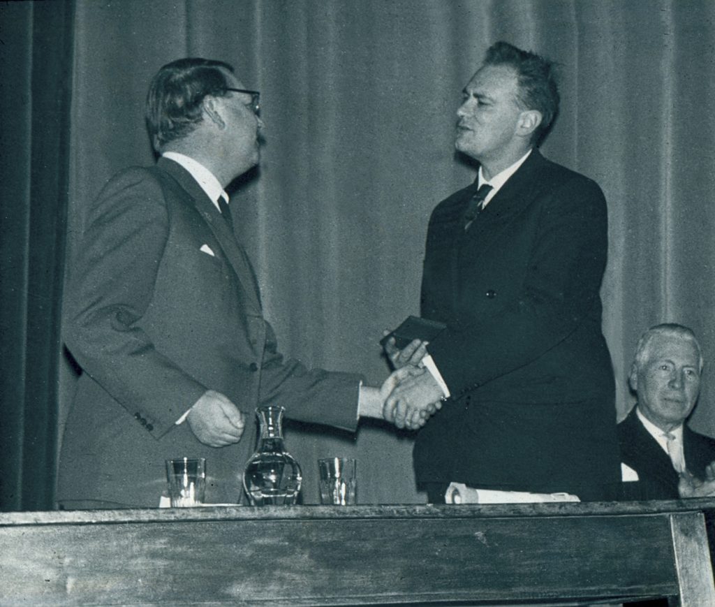 Patrick Moore receiving the Lorimer Medal of the Astronomical Society of Edinburgh Patrick Moore receiving the Lorimer Medal of the Astronomical Society of Edinburgh